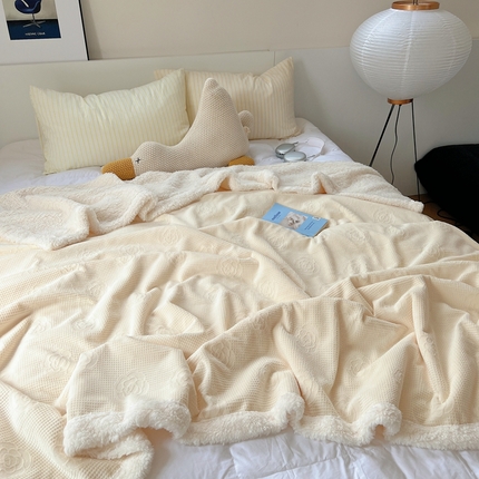 91家纺网 家纺一手货源 找家纺 六巷胡同 2024新款小红书博主风山茶花羊羔绒毯子 奶黄