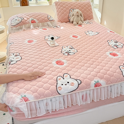 91家纺网 家纺一手货源 找家纺 （总）眠势力 2025新款牛奶绒花边床笠夹棉加绒床罩子冬季加厚雪纺床垫保护套小清新