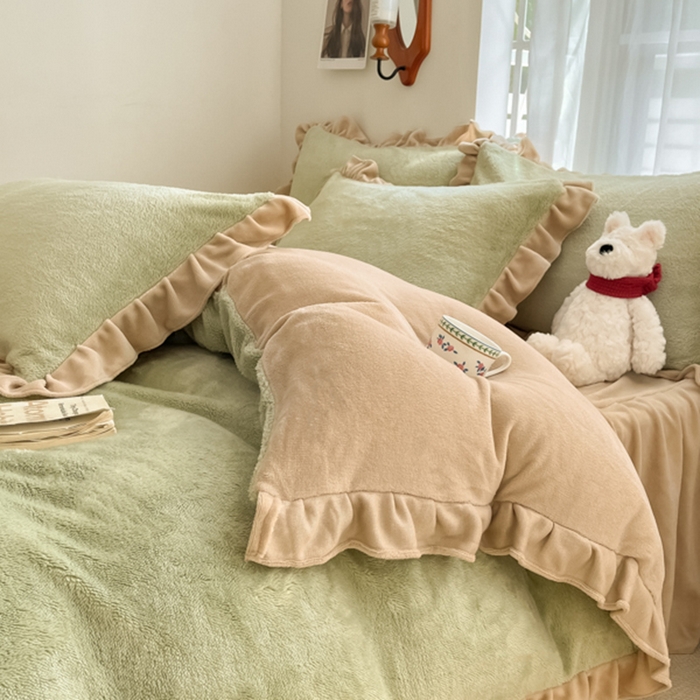 91家纺网 家纺一手货源 找家纺 星座家纺 2025新款牛奶绒花边床裙款四件套 床裙款-淡雅绿＋奶咖