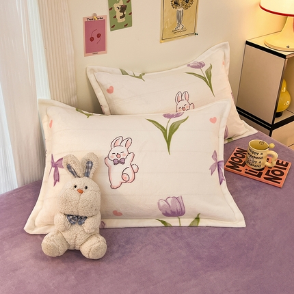 2024新款A类高克重时尚风牛奶绒加厚保暖系列--枕套 花花小兔紫