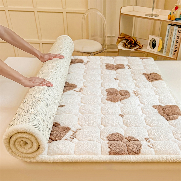 91家纺网 家纺一手货源 找家纺 雯豆家纺 2024新款泰迪绒床垫床护垫加厚北极绒床褥子印花小清新床垫子 泰迪绒床褥-熊宝乖乖