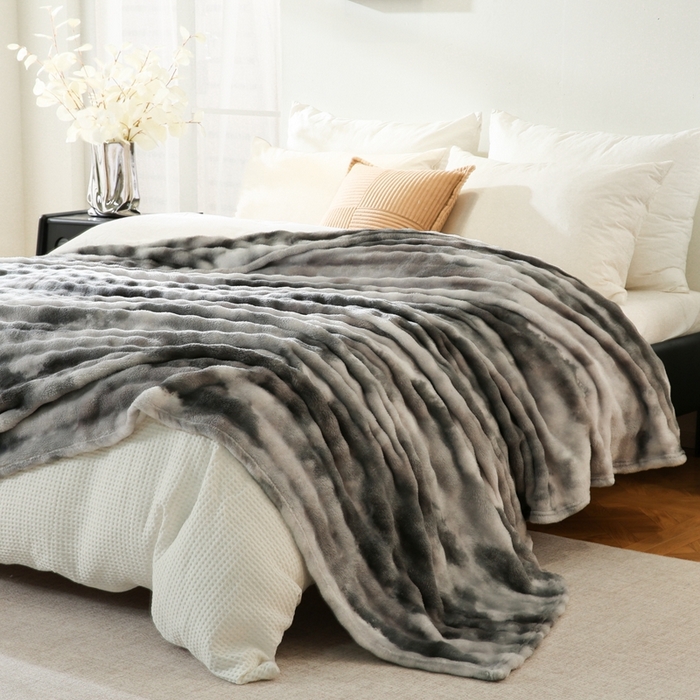 91家纺网 家纺一手货源 找家纺 巴木赫 2024新款300克印花泡泡毛毯毯子 深灰