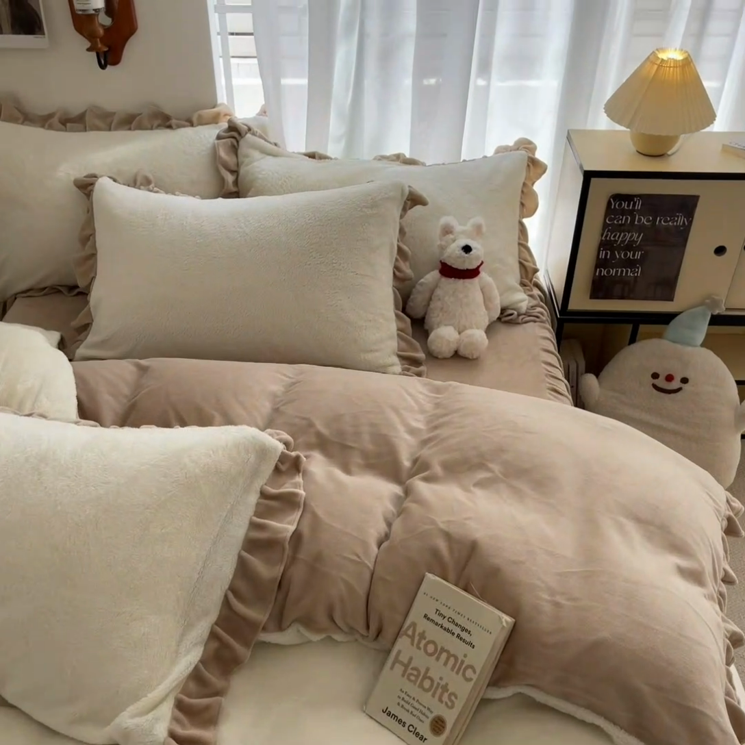 91家纺网 家纺一手货源 找家纺 星座家纺 2025新款牛奶绒花边床裙款四件套 床裙款-奶昔白＋奶咖