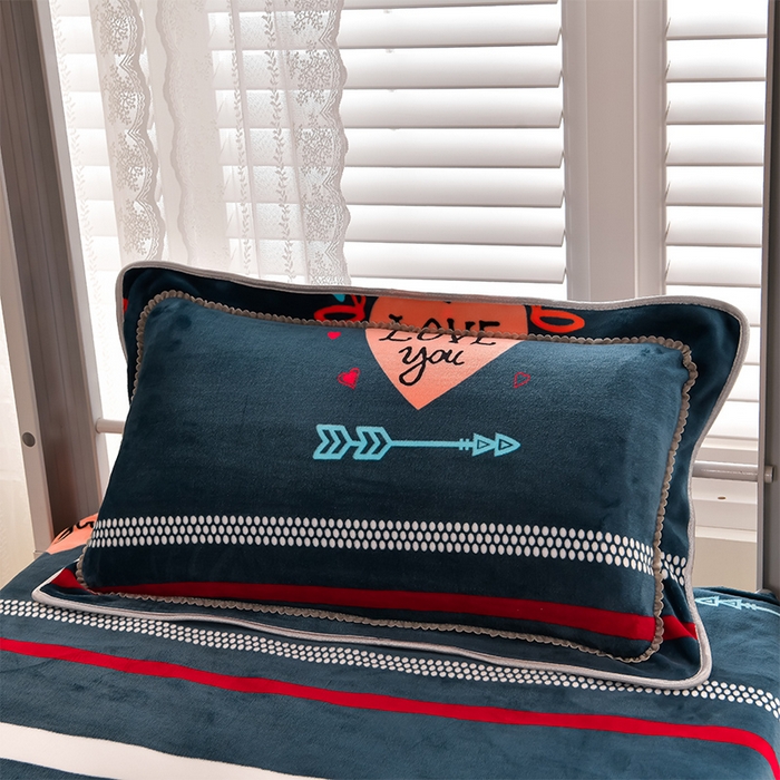 91家纺网 家纺一手货源 找家纺 绒品荟家纺 2025新款加厚牛奶绒三件套金貂绒法莱绒冬季床单款床笠款学生宿舍单人三件套 匆匆那年