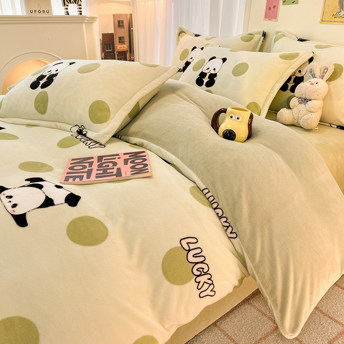 91家纺网 家纺一手货源 找家纺 2024新款A类高克重时尚风牛奶绒加厚保暖系列--枕套 波点熊猫