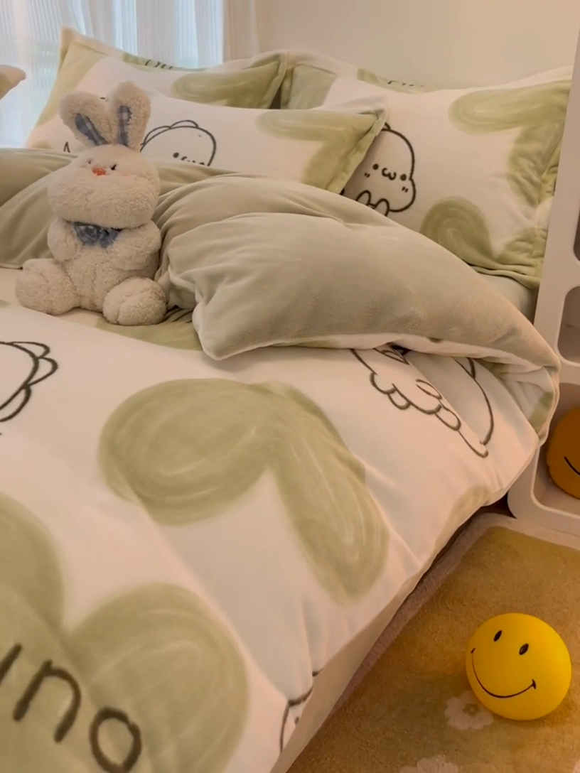 91家纺网 家纺一手货源 找家纺 2024新款A类高克重时尚风牛奶绒加厚保暖系列套件单品-被套 爱心小龙