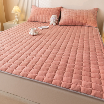 91家纺网 家纺一手货源 找家纺 卡伦家纺 2025新款A类牛奶绒夹棉加厚床垫单人双人床垫保护垫 红豆沙