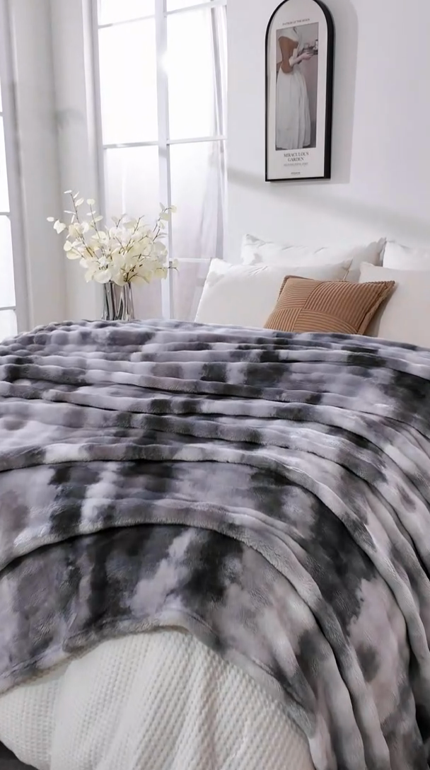 91家纺网 家纺一手货源 找家纺 巴木赫 2024新款300克印花泡泡毛毯毯子 深灰