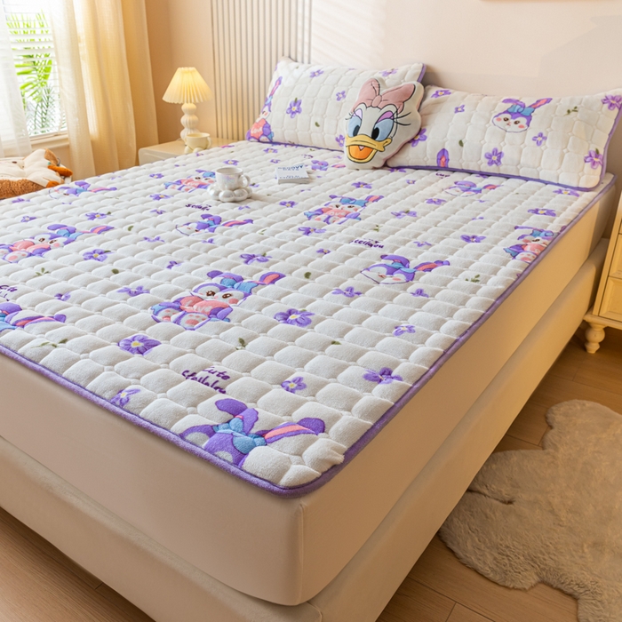 91家纺网 家纺一手货源 找家纺 卡伦家纺 2025新款A类牛奶绒夹棉加厚床垫单人双人床垫保护垫 星梦露