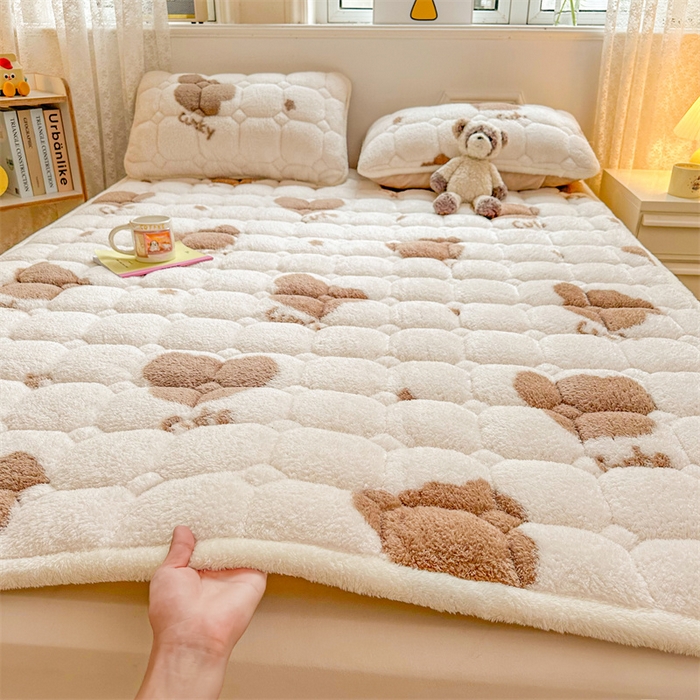 91家纺网 家纺一手货源 找家纺 雯豆家纺 2024新款泰迪绒床垫床护垫加厚北极绒床褥子印花小清新床垫子 泰迪绒床褥-熊宝乖乖
