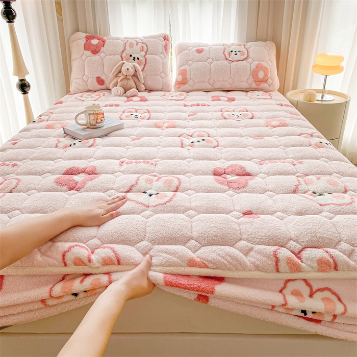 91家纺网 家纺一手货源 找家纺 雯豆家纺 2024冬款新品泰迪绒夹棉床笠三件套北极绒床垫保护套加厚保暖床笠 泰迪绒床笠-浪漫兔
