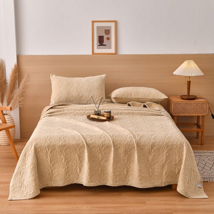 91家纺网 家纺一手货源 找家纺 有货 2024新款法式繁花暖绒床盖三件套 繁花-奶咖