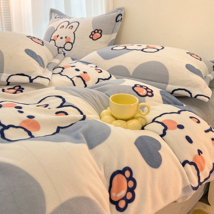 91家纺网 家纺一手货源 找家纺 2024新款A类高克重时尚风牛奶绒加厚保暖系列套件单品-被套 爱心兔