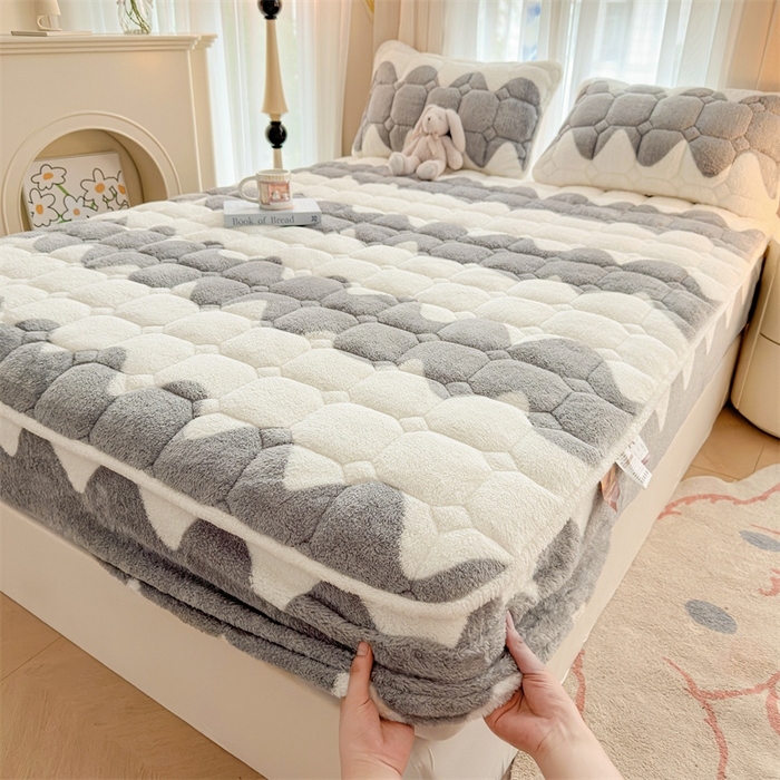 91家纺网 家纺一手货源 找家纺 雯豆家纺 2024冬款新品泰迪绒夹棉床笠三件套北极绒床垫保护套加厚保暖床笠 泰迪绒床笠-清风