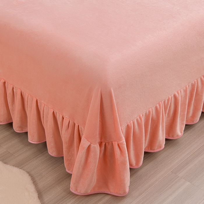 91家纺网 家纺一手货源 找家纺 赫本家纺  2025新品8-9斤爆品牛奶绒四件套床裙款金雕绒法莱绒四套件 初恋-粉