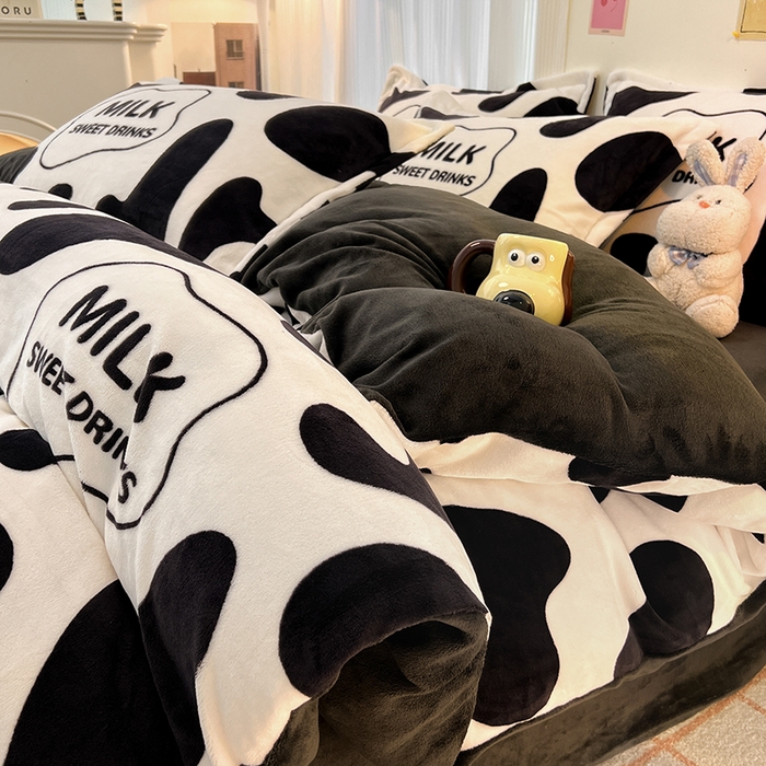 91家纺网 家纺一手货源 找家纺 2024新款A类高克重时尚风牛奶绒加厚保暖系列--枕套 大奶牛