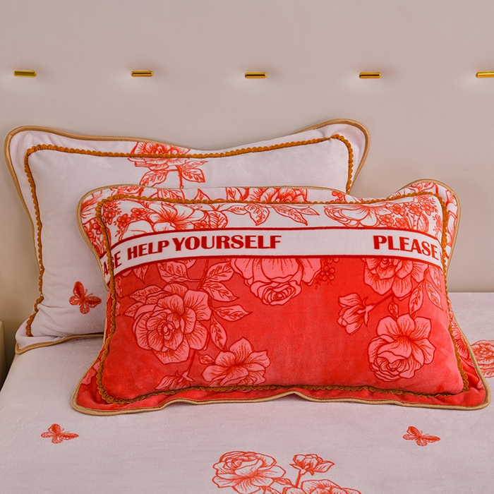 91家纺网 家纺一手货源 找家纺 赫本家纺  2025新品8-9斤爆品牛奶绒四件套床裙款金雕绒法莱绒四套件 蝶恋花