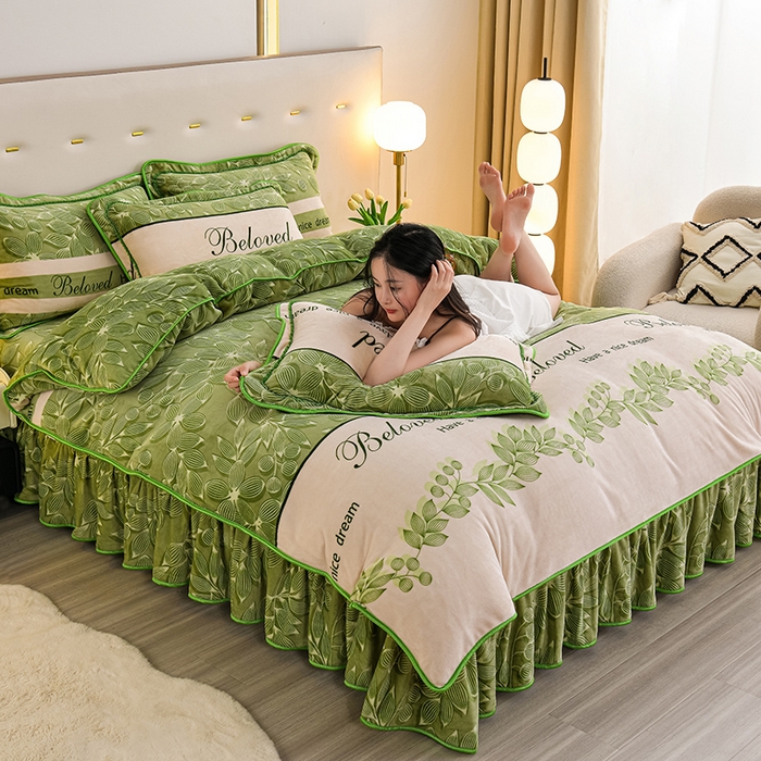 91家纺网 家纺一手货源 找家纺 赫本家纺  2025新品8-9斤爆品牛奶绒四件套床裙款金雕绒法莱绒四套件 春风十里