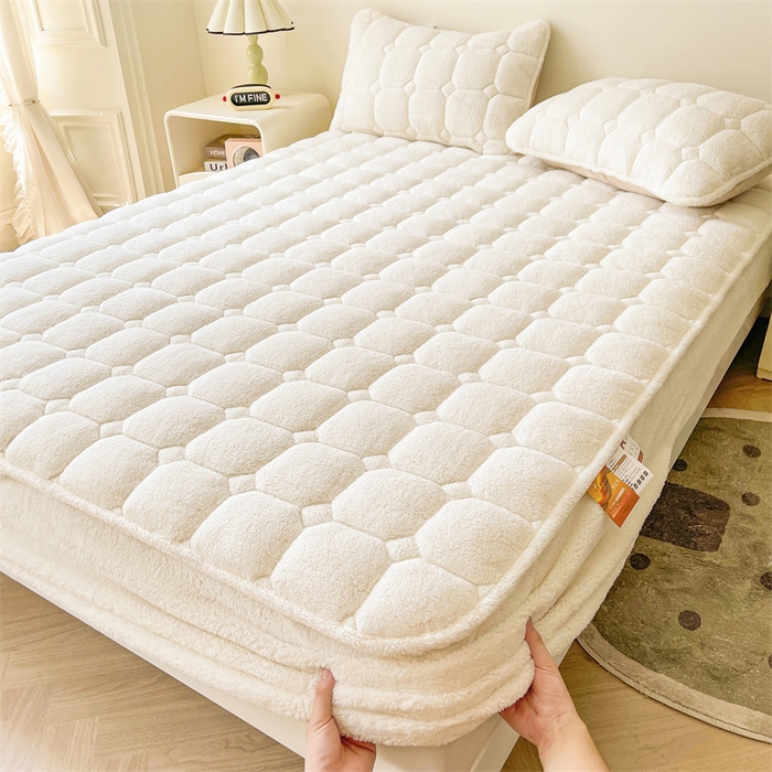 91家纺网 家纺一手货源 找家纺 雯豆家纺 2024冬款新品泰迪绒夹棉床笠三件套北极绒床垫保护套加厚保暖床笠 泰迪绒床笠-奶昔白