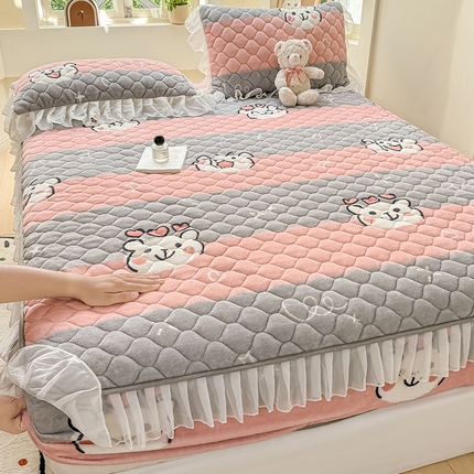 91家纺网 家纺一手货源 找家纺 （总）眠势力 2025新款牛奶绒花边床笠夹棉加绒床罩子冬季加厚雪纺床垫保护套小清新