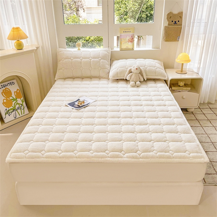 91家纺网 家纺一手货源 找家纺 雯豆家纺 2024新款泰迪绒床垫床护垫加厚北极绒床褥子印花小清新床垫子 泰迪绒床褥-奶昔白