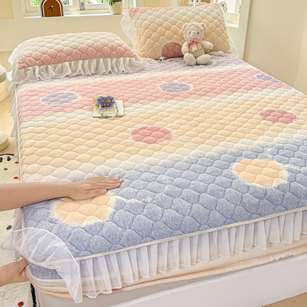 91家纺网 家纺一手货源 找家纺 （总）眠势力 2025新款牛奶绒花边床笠夹棉加绒床罩子冬季加厚雪纺床垫保护套小清新