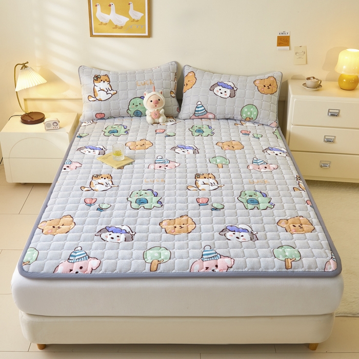 91家纺网 家纺一手货源 找家纺 卡伦家纺 2025新款A类牛奶绒夹棉加厚床垫单人双人床垫保护垫 摩尔庄园