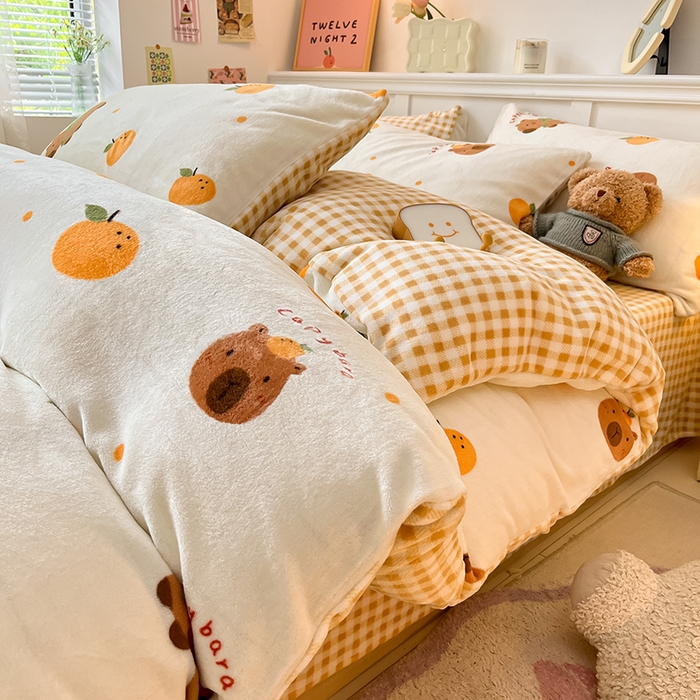 91家纺网 家纺一手货源 找家纺 桃子家居 2024新款小清新卡通加厚牛奶绒全工艺200克印花牛奶绒系列四件套 绒-吉利小豚鼠