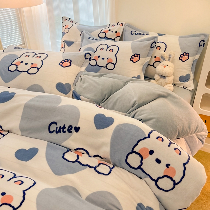 91家纺网 家纺一手货源 找家纺 2024新款A类高克重时尚风牛奶绒加厚保暖系列套件单品-四件套 爱心兔