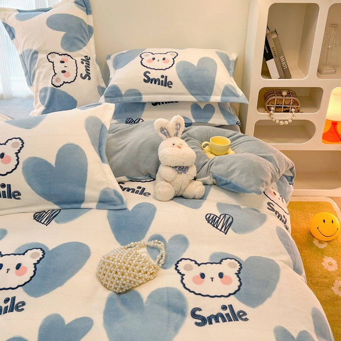 91家纺网 家纺一手货源 找家纺 2024新款A类高克重时尚风牛奶绒加厚保暖系列套件单品-被套 波波熊蓝