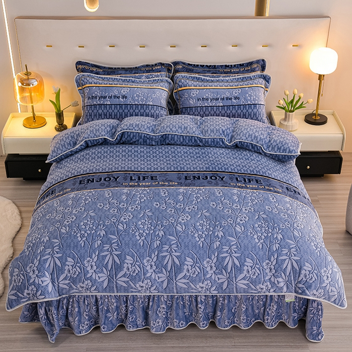 91家纺网 家纺一手货源 找家纺 赫本家纺  2025新品8-9斤爆品牛奶绒四件套床裙款金雕绒法莱绒四套件 清风竹影