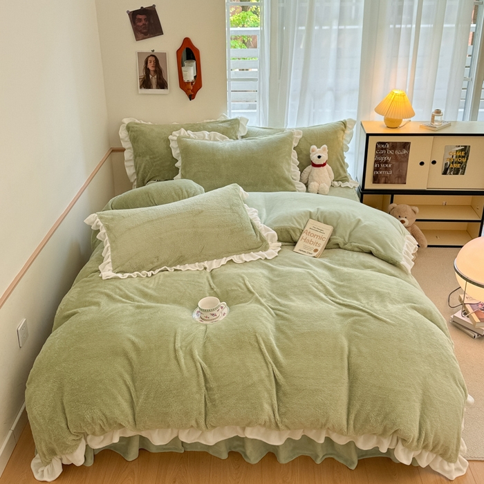 91家纺网 家纺一手货源 找家纺 星座家纺 2025新款牛奶绒花边床裙款四件套 床裙款-淡雅绿