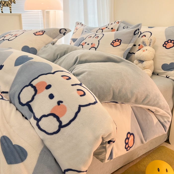 91家纺网 家纺一手货源 找家纺 2024新款A类高克重时尚风牛奶绒加厚保暖系列套件单品-被套 爱心兔