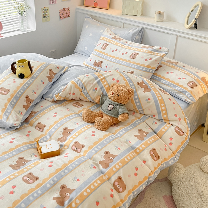 91家纺网 家纺一手货源 找家纺 桃子家居 2024新款小清新卡通加厚牛奶绒全工艺200克印花牛奶绒系列四件套 绒-可爱熊
