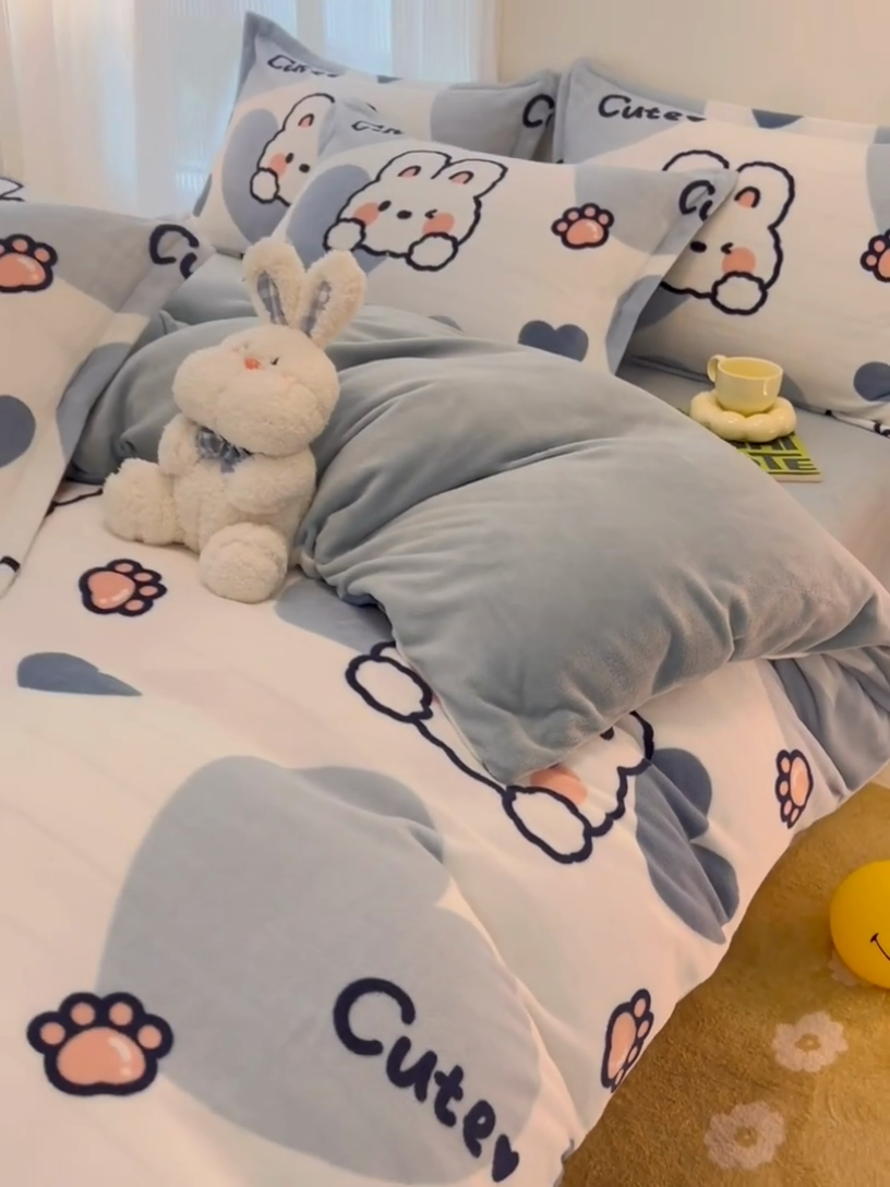 91家纺网 家纺一手货源 找家纺 2024新款A类高克重时尚风牛奶绒加厚保暖系列套件单品-四件套 爱心兔