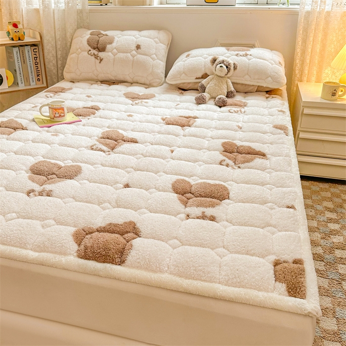 91家纺网 家纺一手货源 找家纺 雯豆家纺 2024新款泰迪绒床垫床护垫加厚北极绒床褥子印花小清新床垫子 泰迪绒床褥-熊宝乖乖