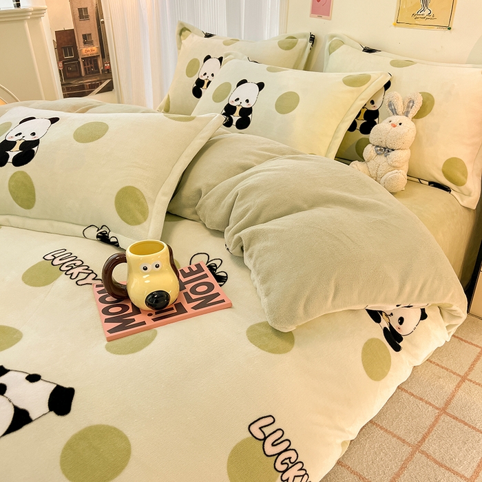 91家纺网 家纺一手货源 找家纺 2024新款A类高克重时尚风牛奶绒加厚保暖系列套件单品-四件套 波点熊猫