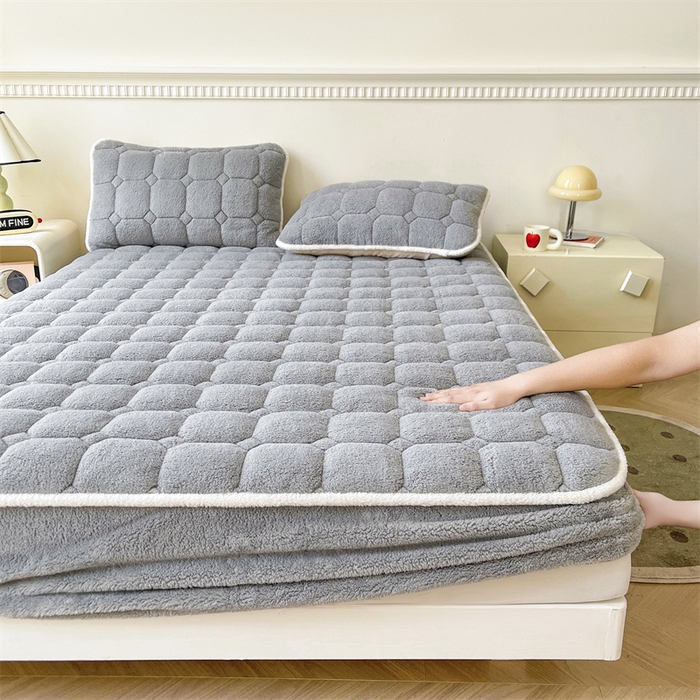 91家纺网 家纺一手货源 找家纺 雯豆家纺 2024冬款新品泰迪绒夹棉床笠三件套北极绒床垫保护套加厚保暖床笠 泰迪绒床笠-绅士灰