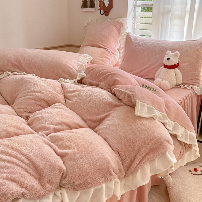 91家纺网 家纺一手货源 找家纺 星座家纺 2025新款牛奶绒花边床裙款四件套 床裙款-豆沙粉＋樱花粉