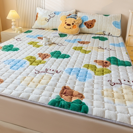 卡伦家纺 2025新款A类牛奶绒夹棉加厚床垫单人双人床垫保护垫 爱心熊