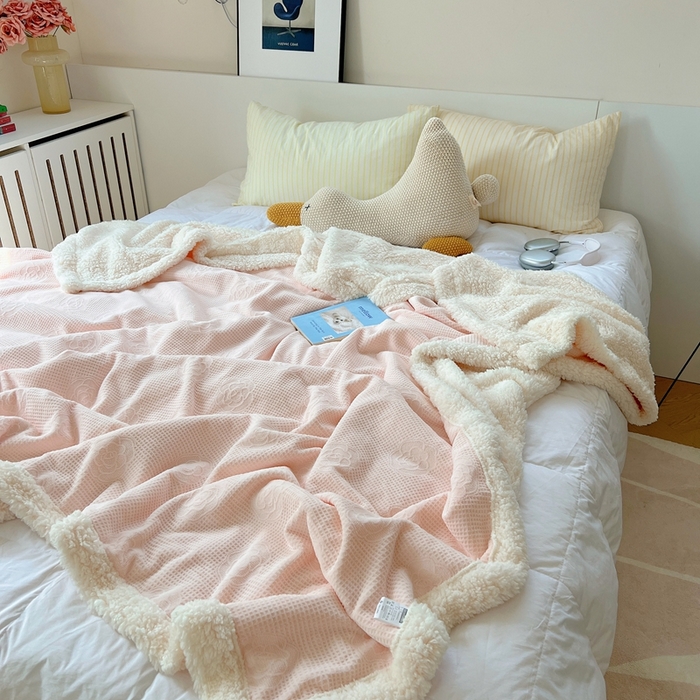 91家纺网 家纺一手货源 找家纺 六巷胡同 2024新款小红书博主风山茶花羊羔绒毯子 嫩粉