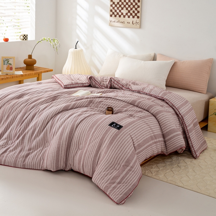 91家纺网 家纺一手货源 找家纺 维洋家纺 2025新款A类色织大豆被-无印条格单被 良品豆沙