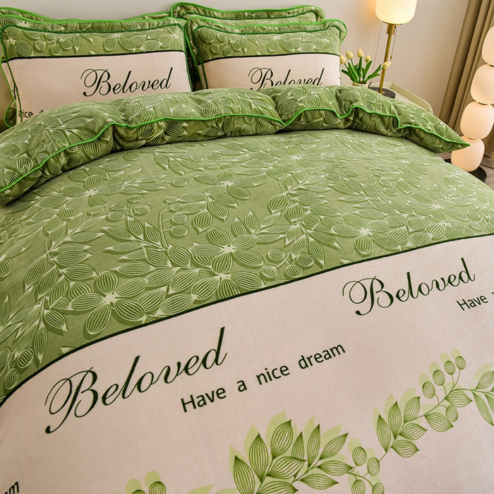 91家纺网 家纺一手货源 找家纺 赫本家纺  2025新品8-9斤爆品牛奶绒四件套床裙款金雕绒法莱绒四套件 春风十里