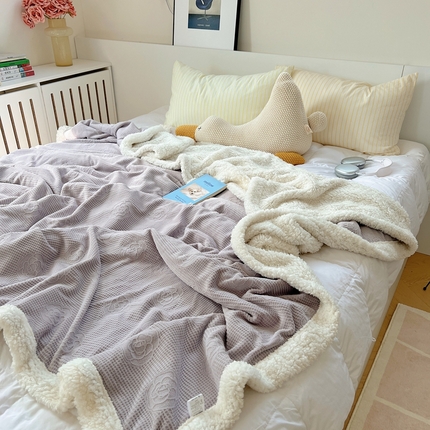 91家纺网 家纺一手货源 找家纺 六巷胡同 2024新款小红书博主风山茶花羊羔绒毯子 淡紫