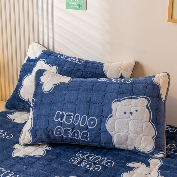 91家纺网 家纺一手货源 找家纺 卡伦家纺 2025新款A类牛奶绒夹棉加厚床垫单人双人床垫保护垫 开心乐园