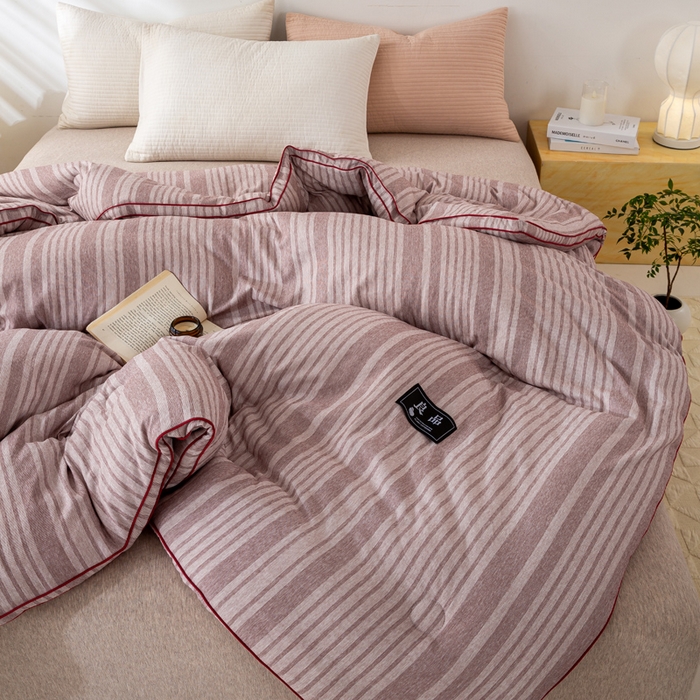 91家纺网 家纺一手货源 找家纺 维洋家纺 2025新款A类色织大豆被-无印条格单被 良品豆沙