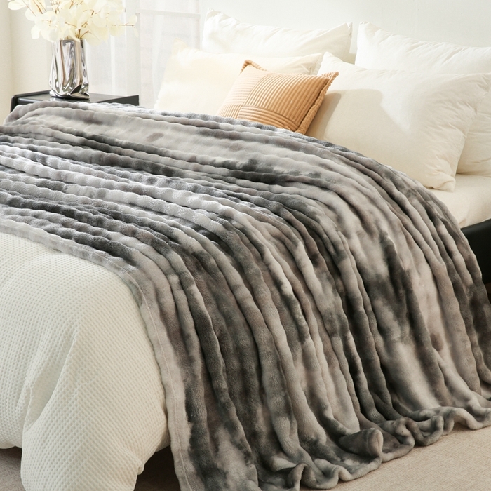 91家纺网 家纺一手货源 找家纺 巴木赫 2024新款300克印花泡泡毛毯毯子 深灰