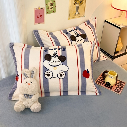 2024新款A类高克重时尚风牛奶绒加厚保暖系列--枕套 苹果小狗