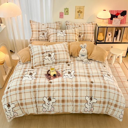 91家纺网 家纺一手货源 找家纺 2024新款A类高克重时尚风牛奶绒加厚保暖系列套件单品-被套 马戏小狗