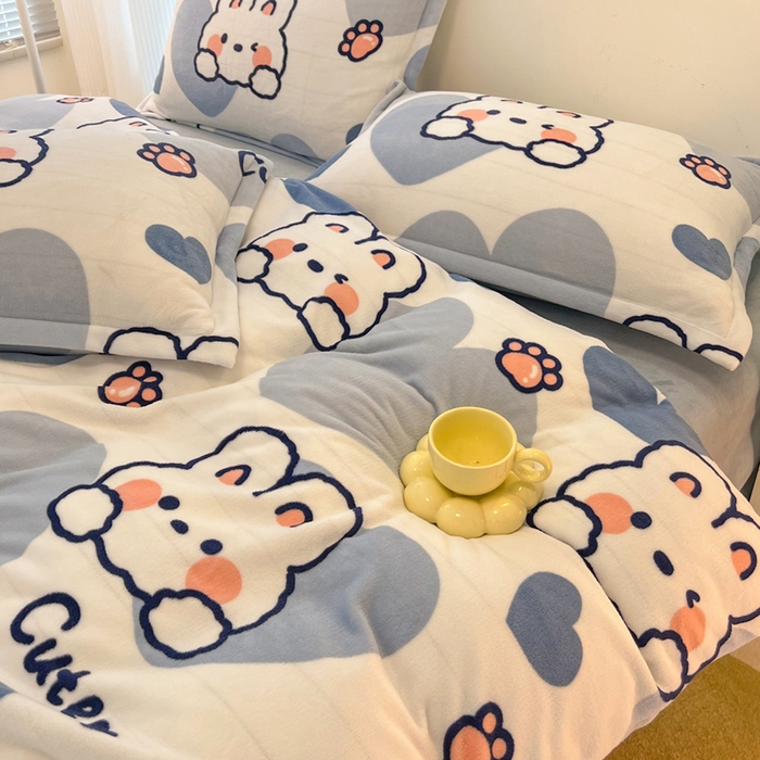 91家纺网 家纺一手货源 找家纺 2024新款A类高克重时尚风牛奶绒加厚保暖系列套件单品-被套 爱心兔